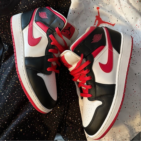black white very berry jordan 1